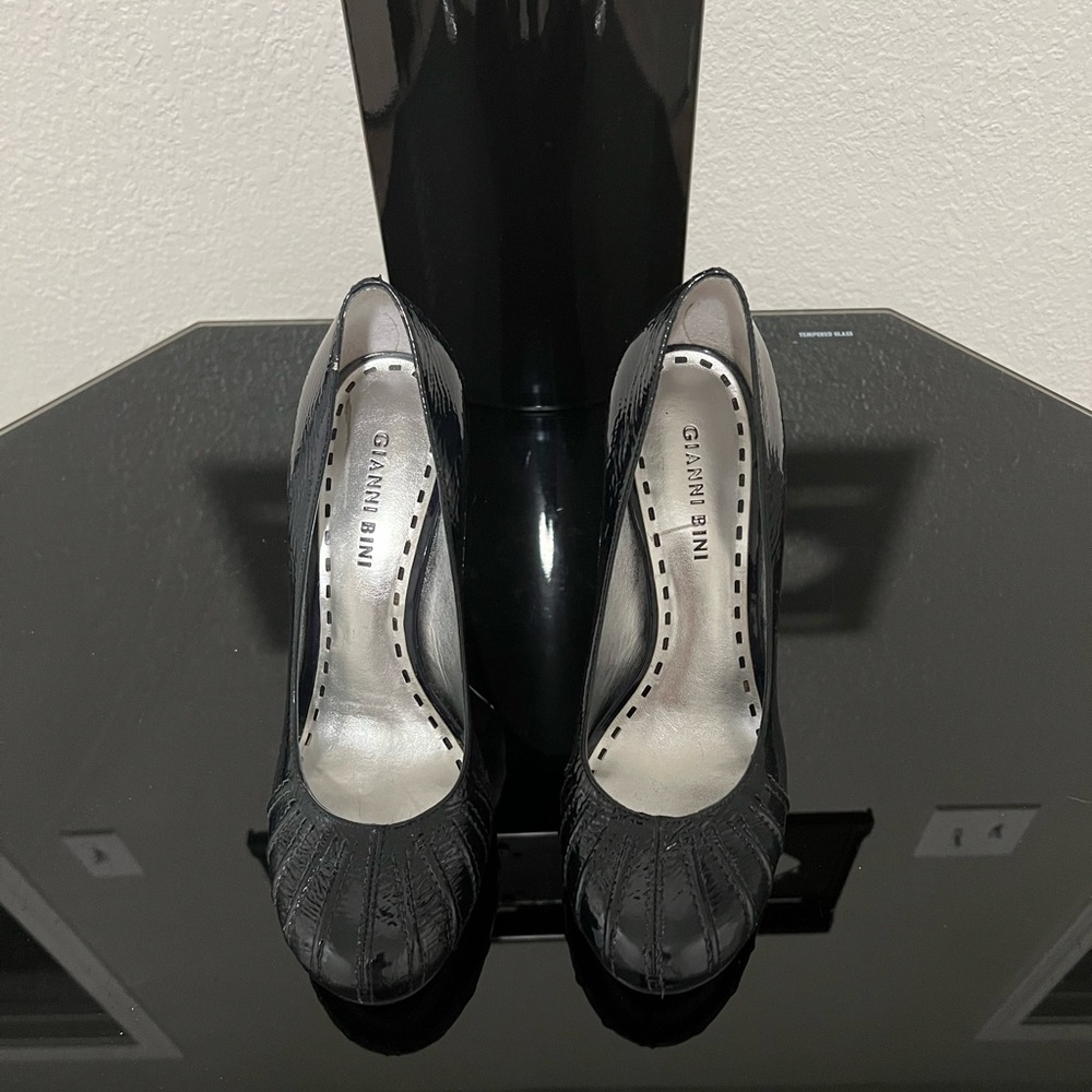 Gianni Bini Navy Blue Patent Leather heels.